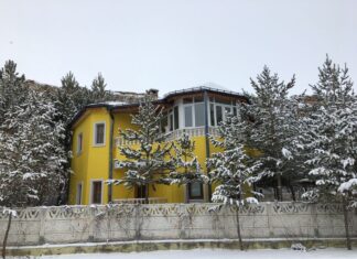 Perge Zafer Takı ve Anıtsal Mimari